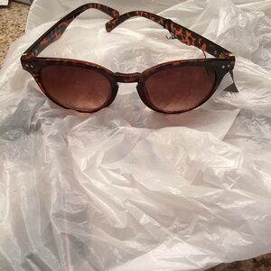 BRAND NEW…COLD HARBOR WOMENS SUNGLASSES